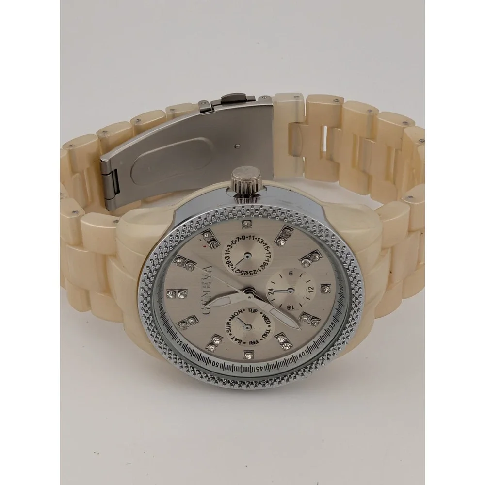 Geneva‎ Women's Watch 37mm Silver Case 7.75